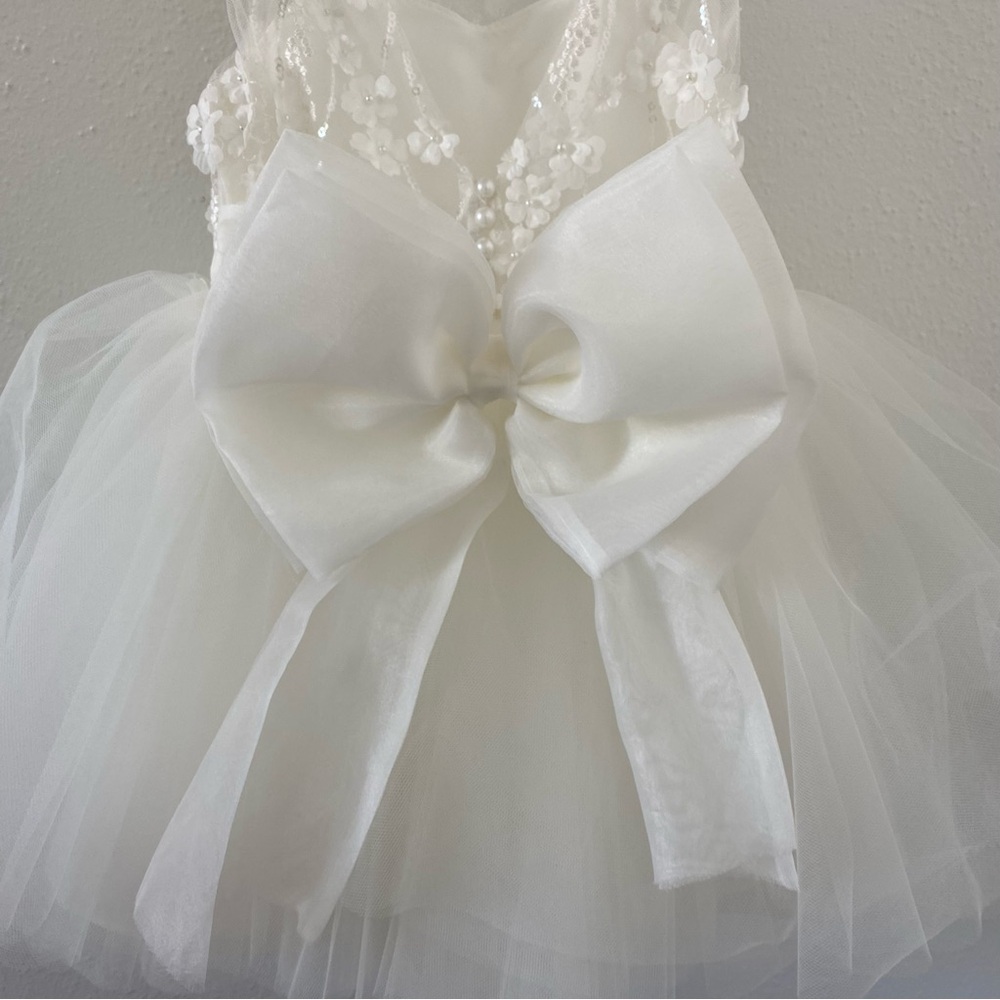 White Appliqué and Tulle Custom Flower Girl Dress with Bow Size 3T - Picture 6 of 8